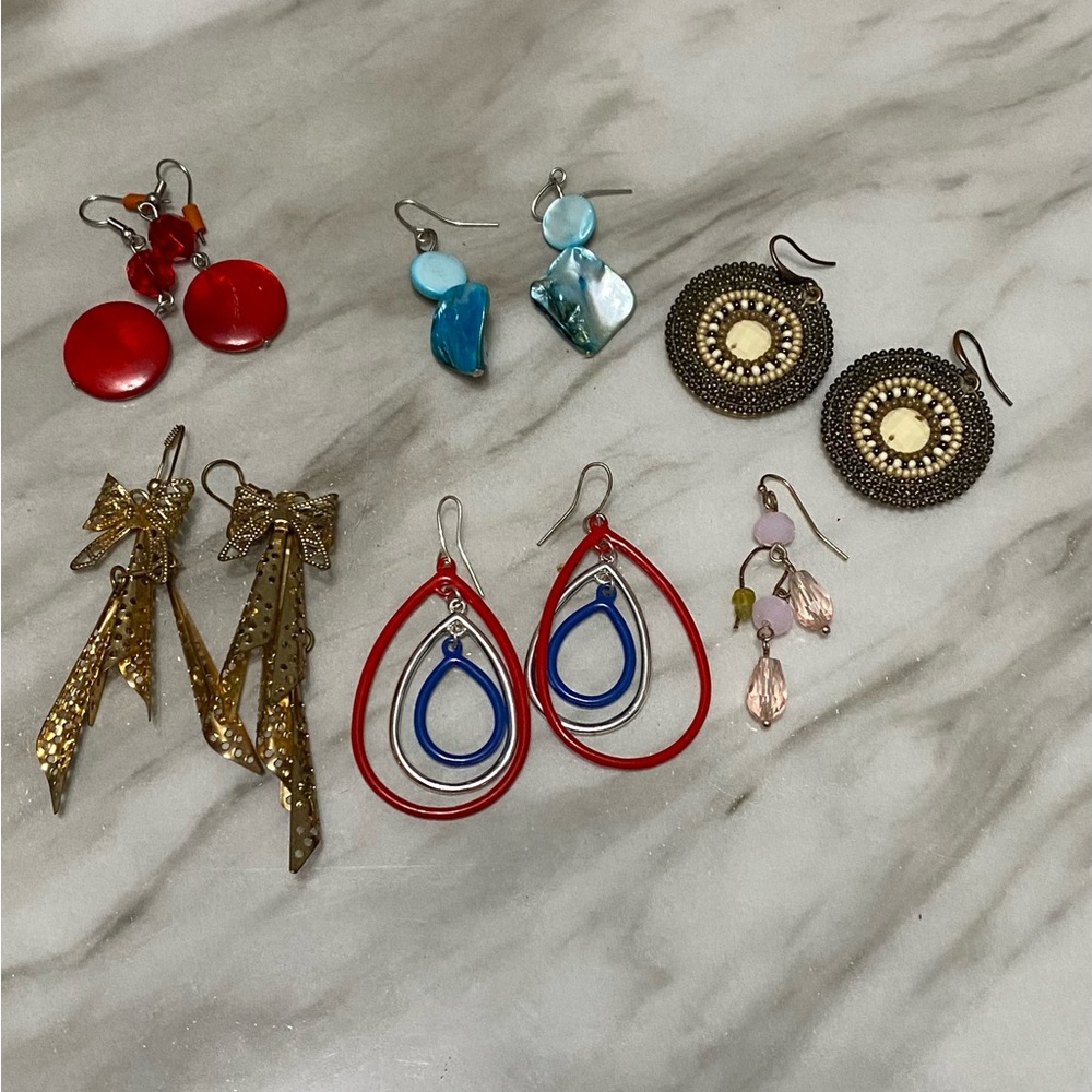 Bundle of 6 dangle earrings 🔥